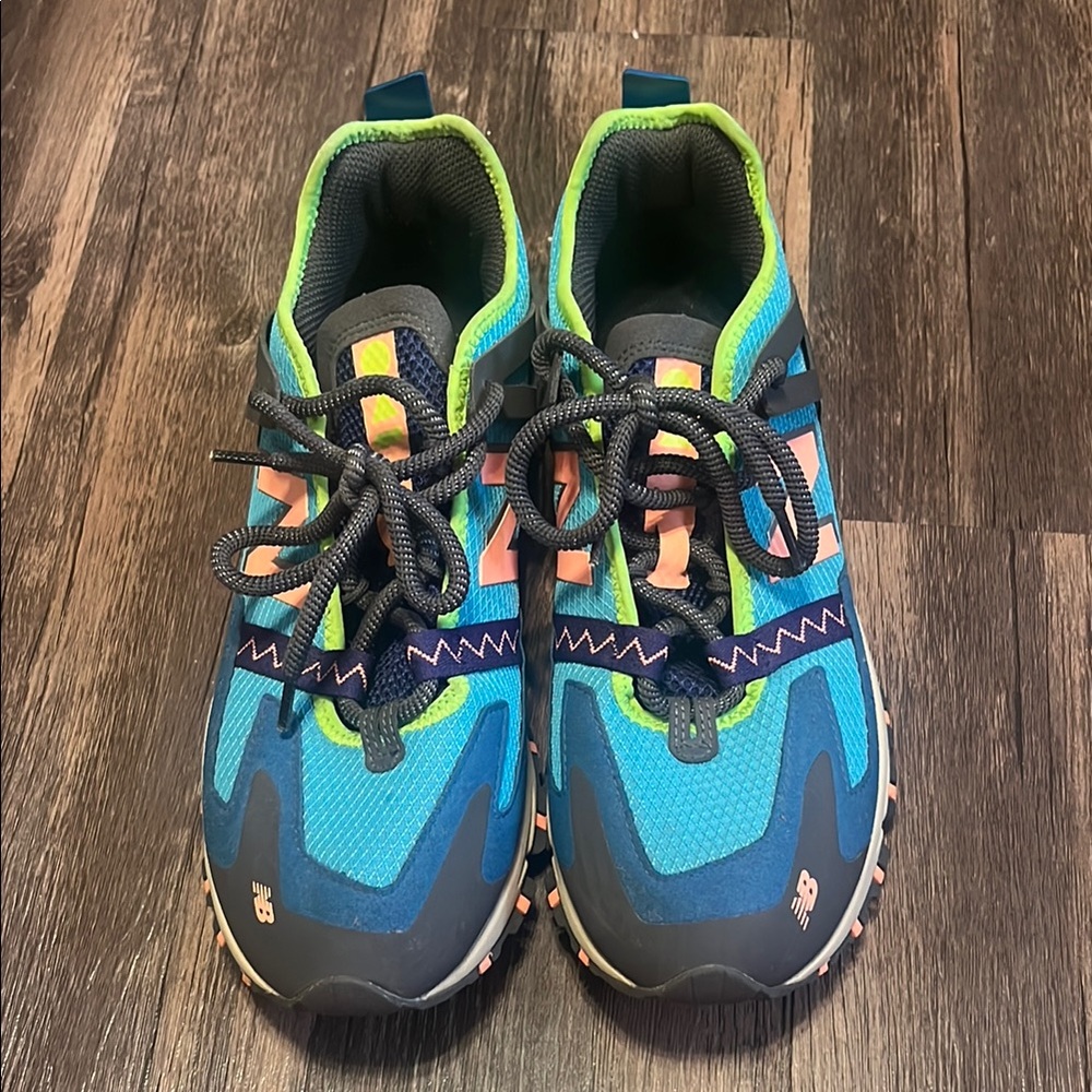 New Balance Dynamic Blue and Green Sneakers for Performance